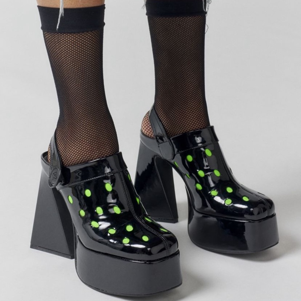 KOI alien vs. shoe platform heel
